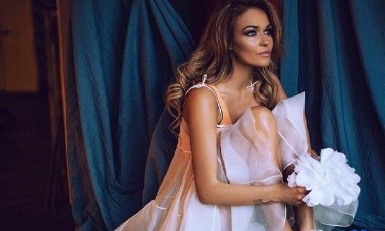 Алена Водонаева снова надела свадебное одеяние