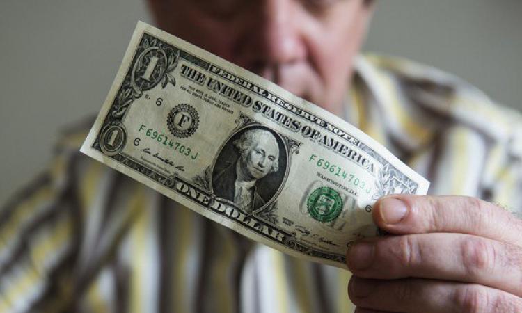 Эксперты рассказали, стоит ли сейчас покупать или продавать доллары
