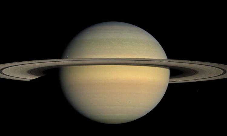NASA опубликовало высококачественные снимки спутников Сатурна- Тефии и Прометея