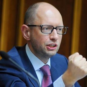 Яценюк предложил уволить всех судей страны