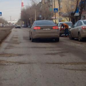 На дорогах в Астрахани после морозов разрушается асфальт