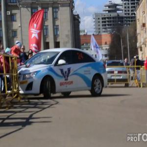 Автоледи протаранила зрителей на женском авторалли в Кирове	