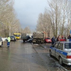 Под Рязанью в массовом ДТП с фурой и автобусом погиб 1 человек, 3 пострадали
