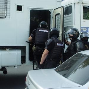 Полицейских из Волгограда ранили при задержании грабителя под Курском