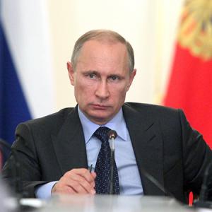 Путин сравнил продажу разбавленного бензина с хищениями