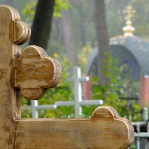 Грузовик разрушил несколько десятков могил в Волгограде