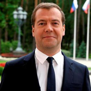 Медведев: смертность в РФ в мае снизилась на 6%