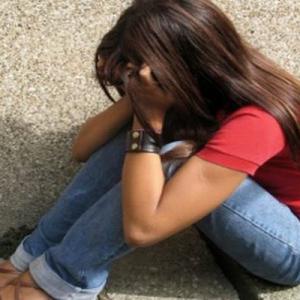 Сотрудницу полиции обвиняют в насилии над девочкой из детдома 