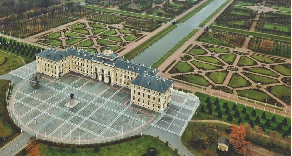 Чиновник показал настоящий «дворец Путина», построенный за 3 года