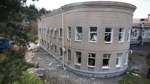 Здание профилактория ДСС после авиаудара Здание профилактория ДСС после авиаудара