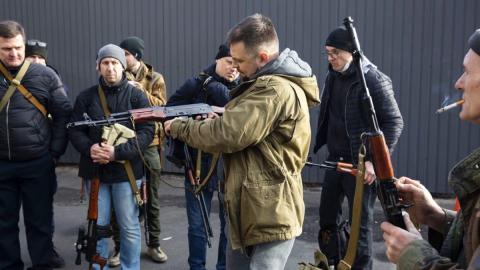 Бойцы территориальной обороны на Украине Бойцы территориальной обороны на Украине
