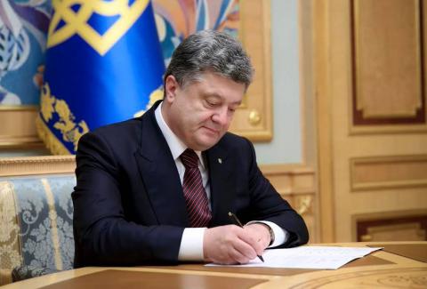 Последние новости сегодня. Закон о переименовании УПЦ направлен на подпись Порошенко