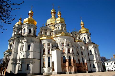 В полиции Киева сообщили о задержании у Киево-Печерской лавры около ста человек В полиции Киева сообщили о задержании у Киево-Печерской лавры около ста человек