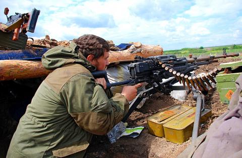 Ополченец Донбасса Солдат в окопе