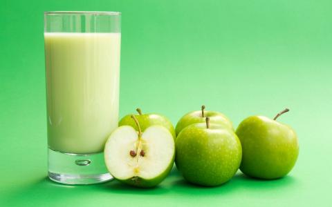 Яблочный сок опасен даже для здоровых людей