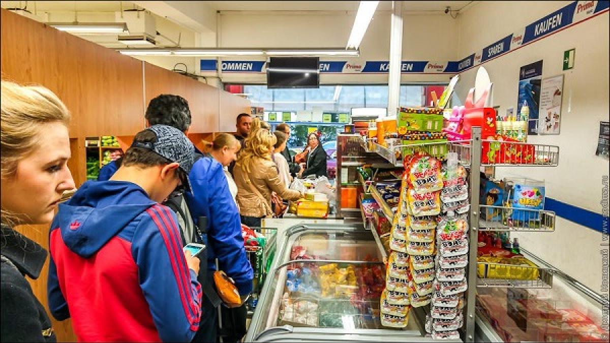 Немцы смели российские товары с полок магазинов Жители Германии смели товары с полок магазинов российской сети