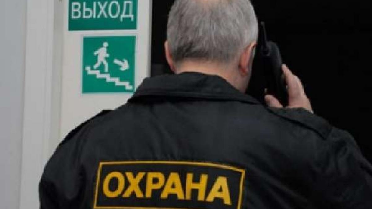 В Подмосковье охранник магазина избил покупателя В Подмосковье охранник магазина избил покупателя