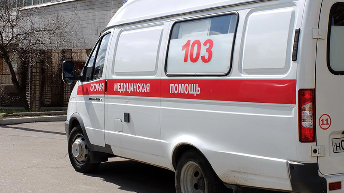 Четырехлетний ребенок впал в кому после падения с третьего этажа в ТЦ в Грозном Скорая помощь