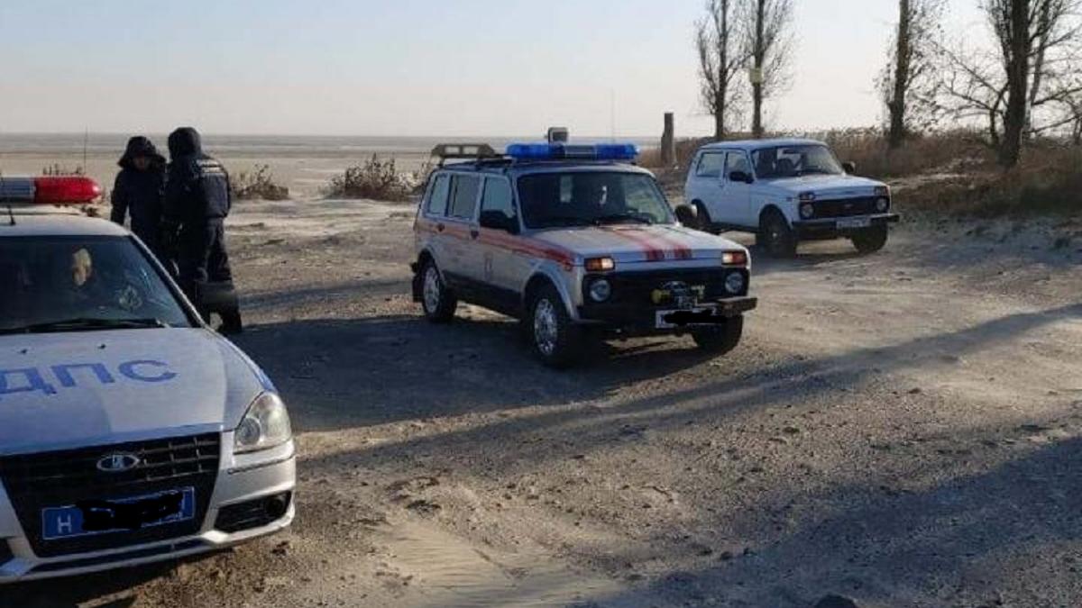 Ростовских водителей оштрафовали за езду по дну Азовского моря Штрафы за езду по дну Азовского моря