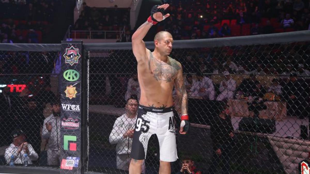 Александр Емельяненко покинул клуб «Ахмат Александр Емельяненко покинул клуб «Ахмат», он хочет биться где-то еще