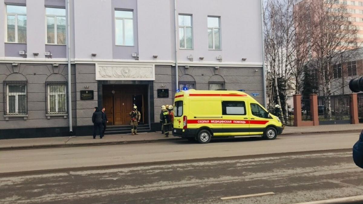 В Архангельске у здания ФСБ произошел взрыв, есть жертва В Архангельске у здания ФСБ произошел взрыв, есть жертвы