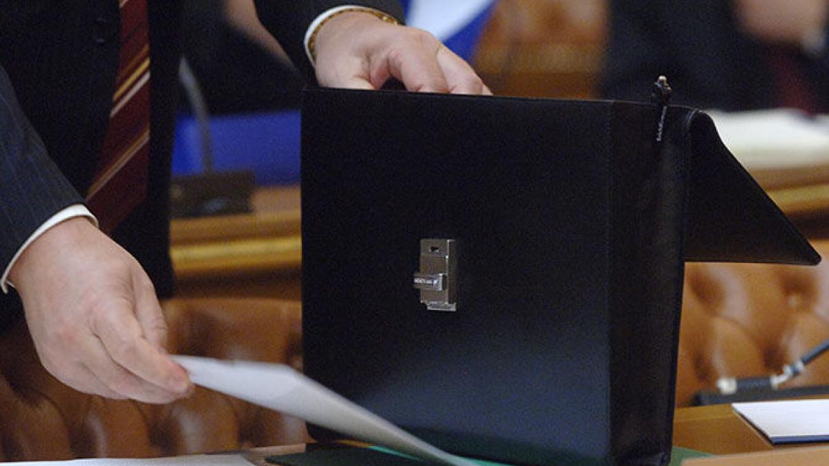 Для отца полковника Захарченко прокуратура запросила пять лет колонии Гособвинение просит для отца полковника Захарченко пять лет колонии