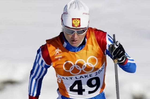 Российская лыжница избила новогодней елкой директора спортшколы