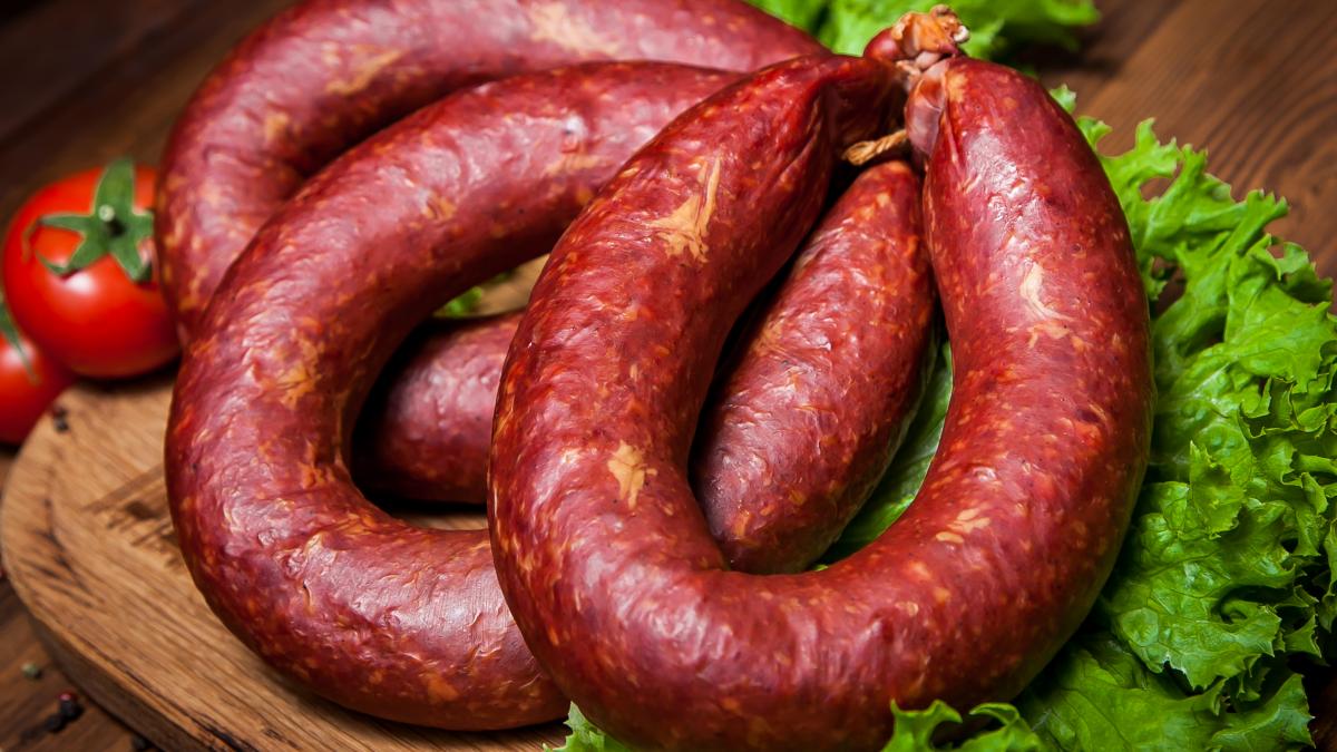 В Росконтроле выяснили, какая “краковская” колбаса оказалась самой вкусной Кракрвская колбаса