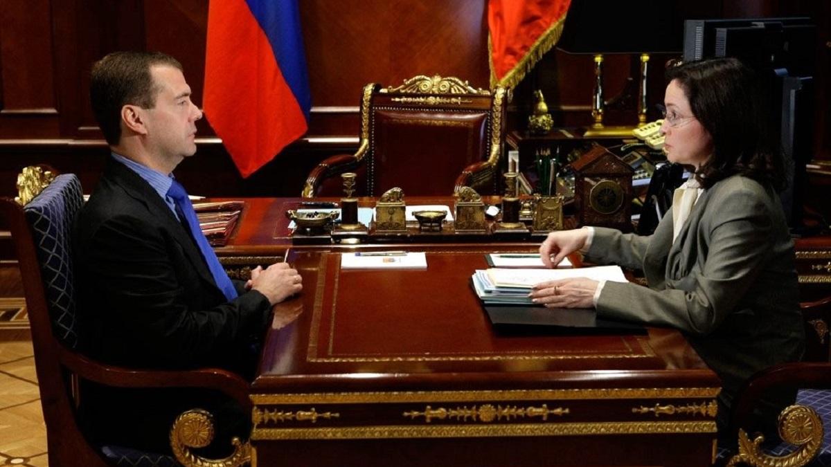 ЦБ предложили отправить под «гильотину» 27 «антиотмывочных» норм ЦБ предложили устранить устаревшие нормы «антиотмывочного» законодательства