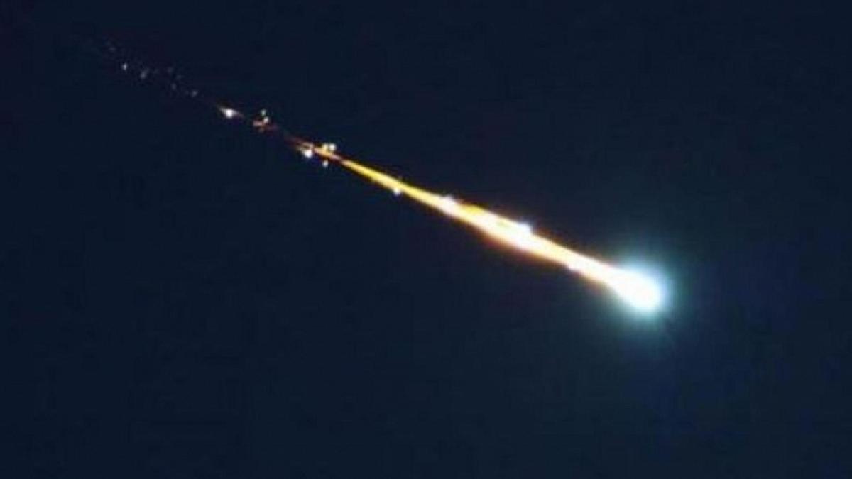 В Сочи падение метеорита 15 декабря попало на видео В Сочи падение метеорита 15 декабря попало на видео
