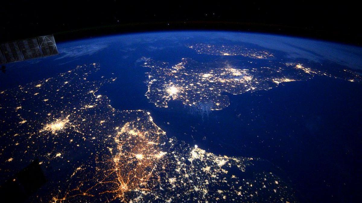 Группа российских ученых разработала сверхлегкую оптику для спутников Группа российских ученых разработала сверхлегкую оптику для спутников