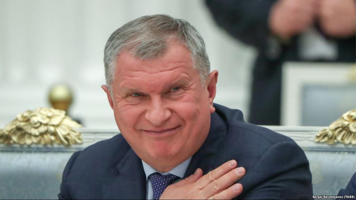 Сечин объяснил, почему в России растут цены на бензин Сечин объяснил, почему в России такой дорогой бензин