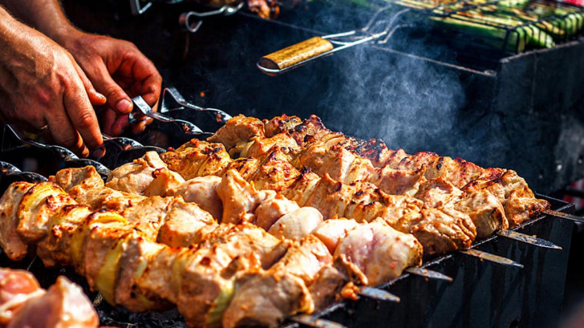 Маринад для нежного и сочного шашлыка: 3 рецепта для любого мяса Маринад для нежного и сочного шашлыка: 3 рецепта для любого мяса