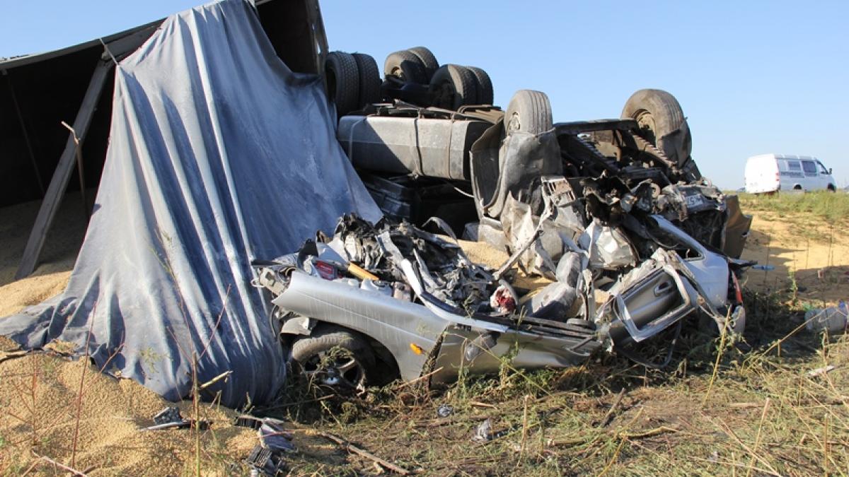 Жизни трех человек унесла страшная автоавария с грузовиком в Адыгее ДТП в Адыгее