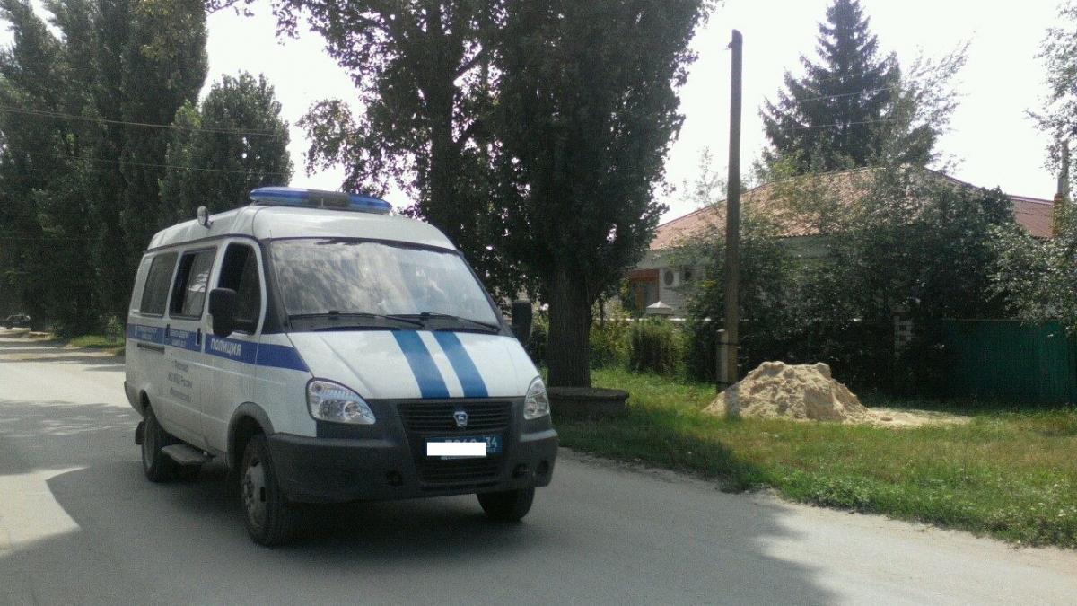 Под Волгоградом пьяный «бесправник» травмировал в ДТП ребенка и скрылся Полицейская машина