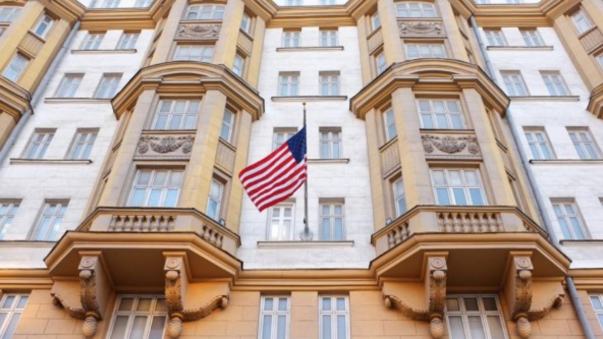 Ошеломительную правду об избитом у посольства США американском дипломате узнали СМИ Посольство США в Москве