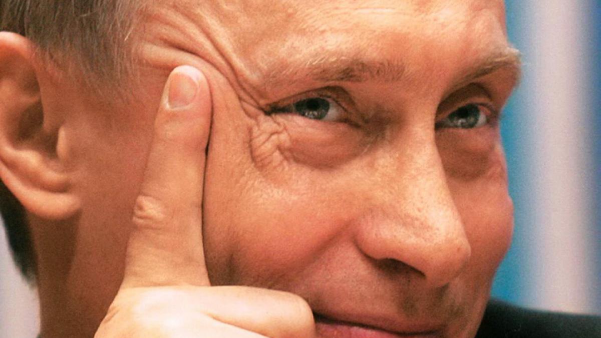 Подарок Путина Медведеву рассмешил окружающих Подарок Путина Медведеву рассмешил окружающих