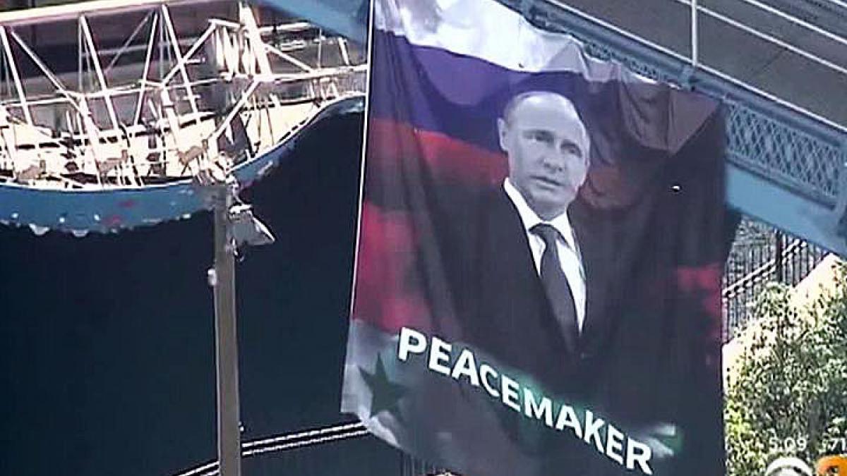 Плакат с Путиным взбудоражил местную полицию плакат с путиным, плакт с путиеым в нью-йорке, путин на манхэттене