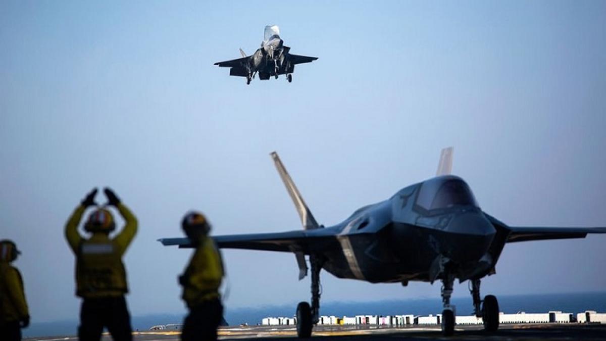 Американские истребители открыли огонь по российским Су-25, подробности Американские истребители открыли огонь по российским штурмовикам в Сирии