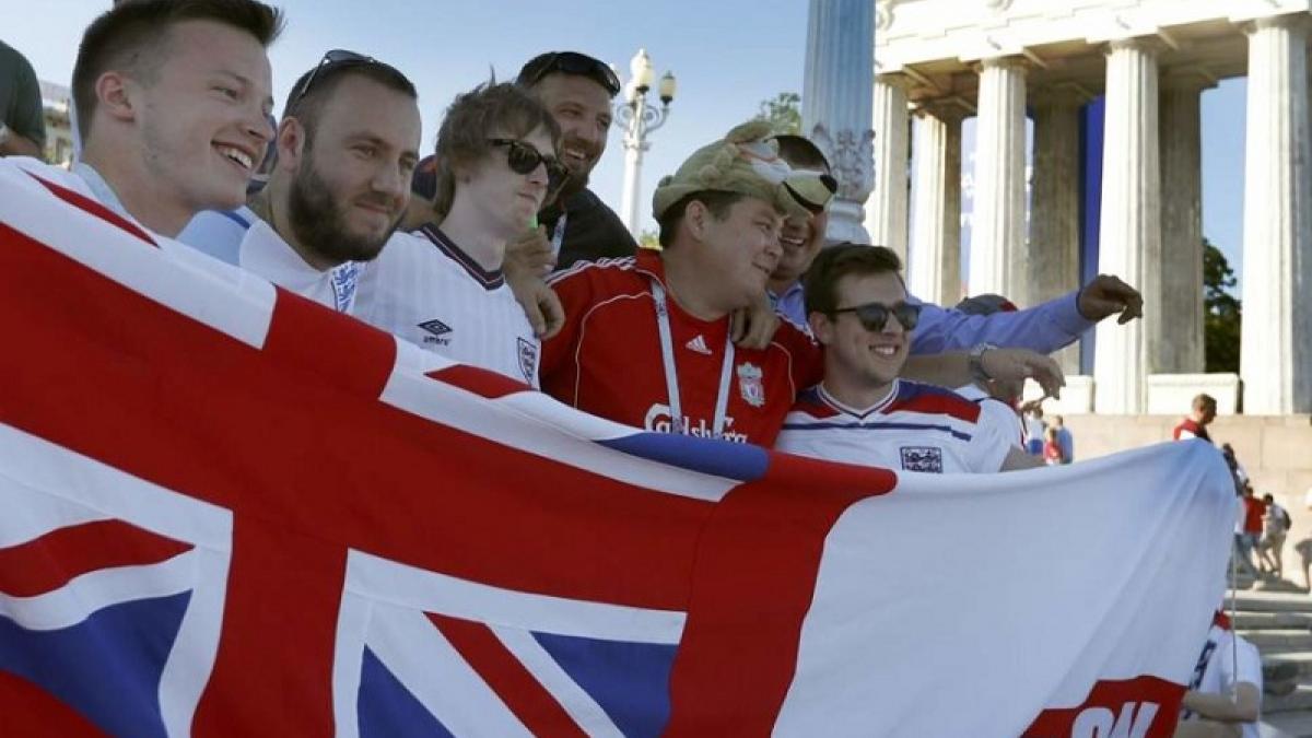 Российские болельщики атаковали англичан в Волгограде, но не так, как предполагали в Лондоне Российские болельщики атаковали англичан в Волгограде, но не так, как предполагали в Лондоне