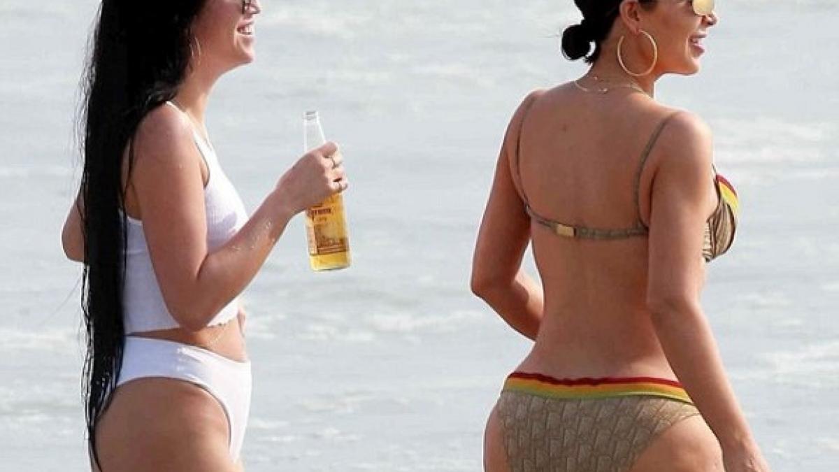 В Сети появились пляжные фотографии Ким Кардашьян без 