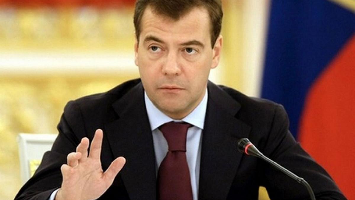 Медведе снова блеснул Новый совет от Медведева: премьер-министр дал колкий ответ на просьбу губернатора