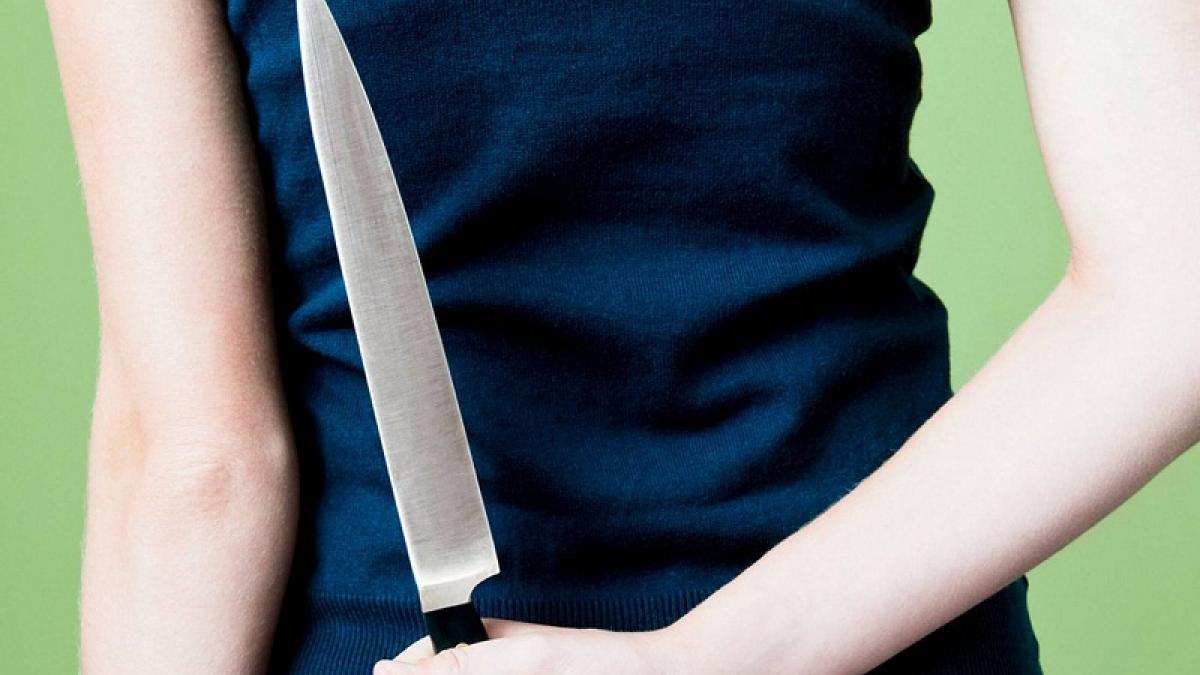 Ревность 12-летней девочки привела к печальным последствиям: школьница решила избавиться от соперницы — подробности СК Ревность 12-летней девочки привела к печальным последствиям: школьница решила избавиться от соперницы — подробности СК