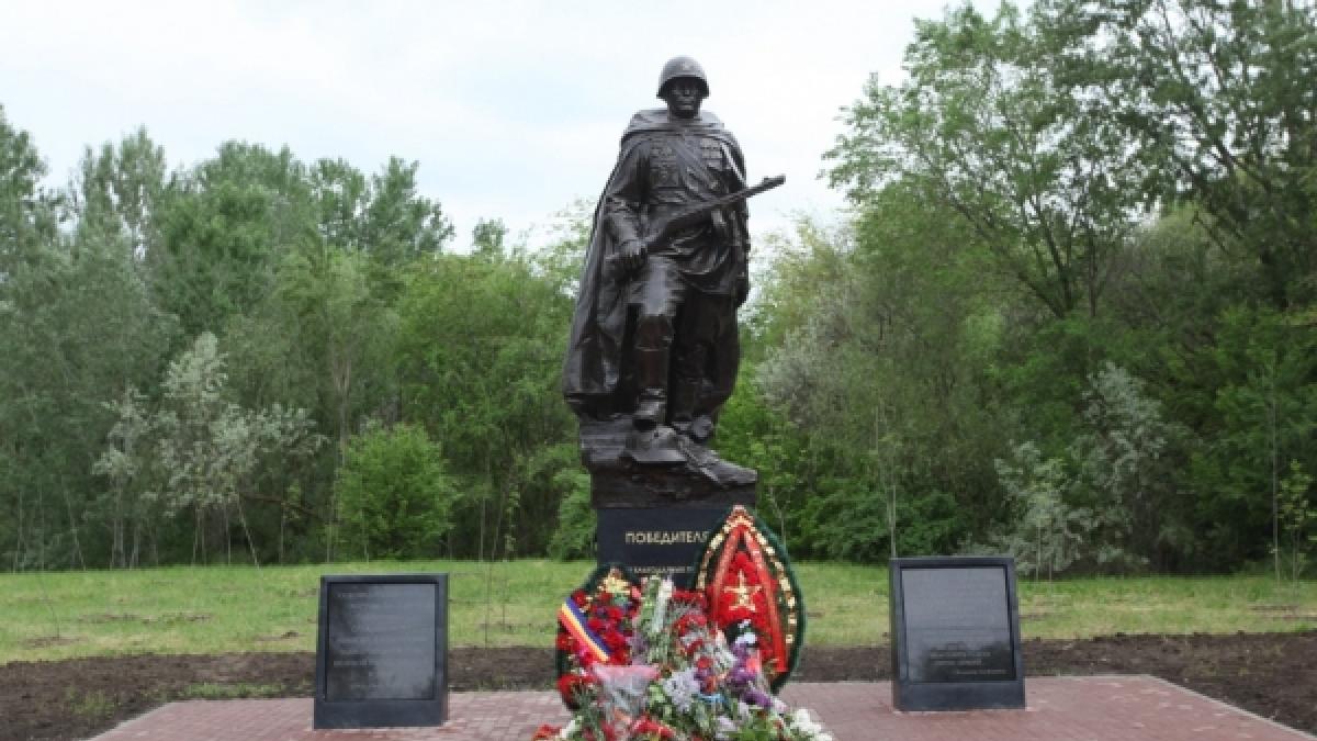 В Ростове появился новый памятник Советскому солдату В Ростове появился новый памятник Советскому солдату