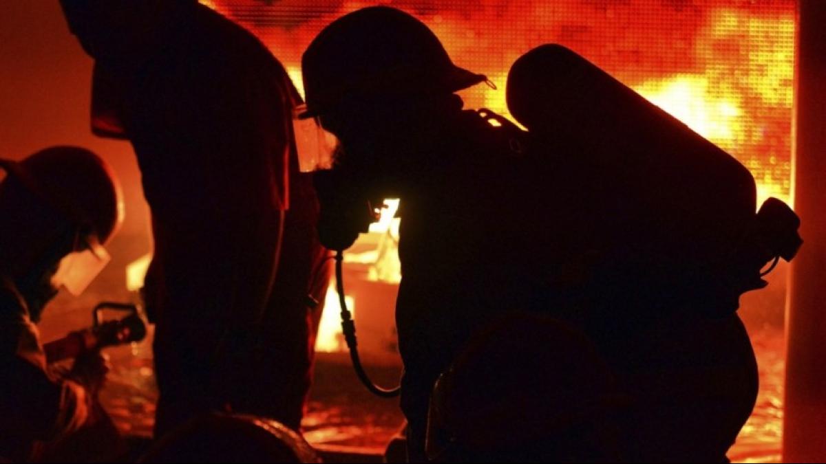 Пожар в Ростове: ночью горел судоремонтный завод Пожар в Ростове: ночью горел судоремонтный завод