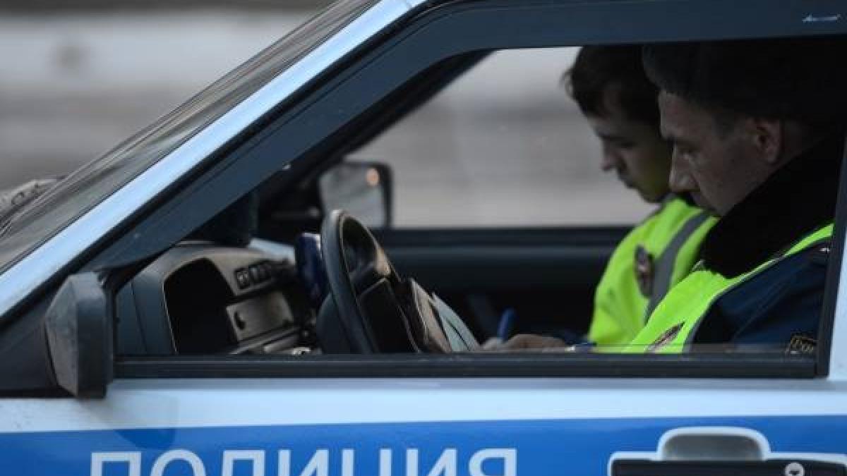 В Ростове на Вятской столкнулись Hummer и Hyundai Accent - Нелля В Ростове Hyundai Accent столкнулся с внедорожником Hummer видео