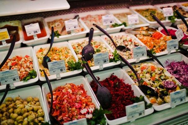 В ростовских магазинах не менее половины салатов приправлены плесенью и кишечной палочкой