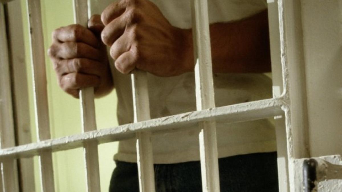 Сын экс-мэра Махачкалы приговорён к 2,5 годам колонии за драку с полицейскими Сын экс-мэра Махачкалы приговорён к 2,5 годам колонии за драку с полицейскими