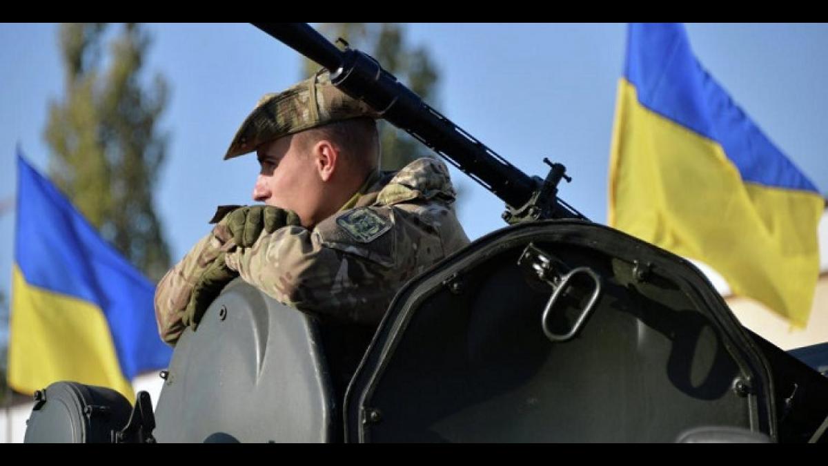 Пограничнику сломали челюсть в Мариуполе за требование меню на украинском Украинскому подполковнику сломали челюсть из-за меню на русском языке