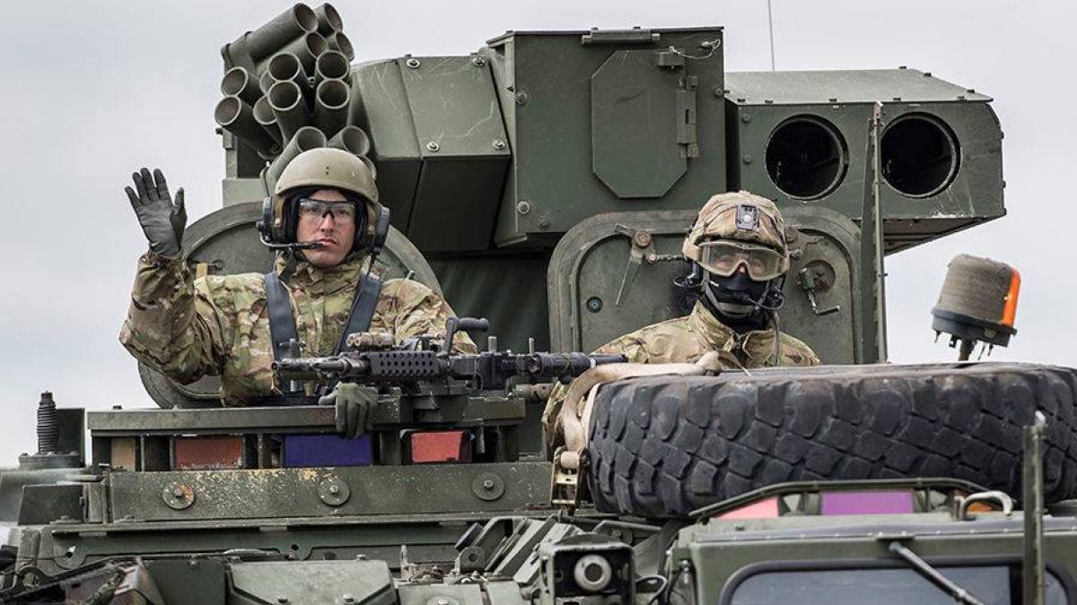 В Эстонию прибыли военные НАТО из Великобритании В Эстонию прибыли военные НАТО из Великобритании